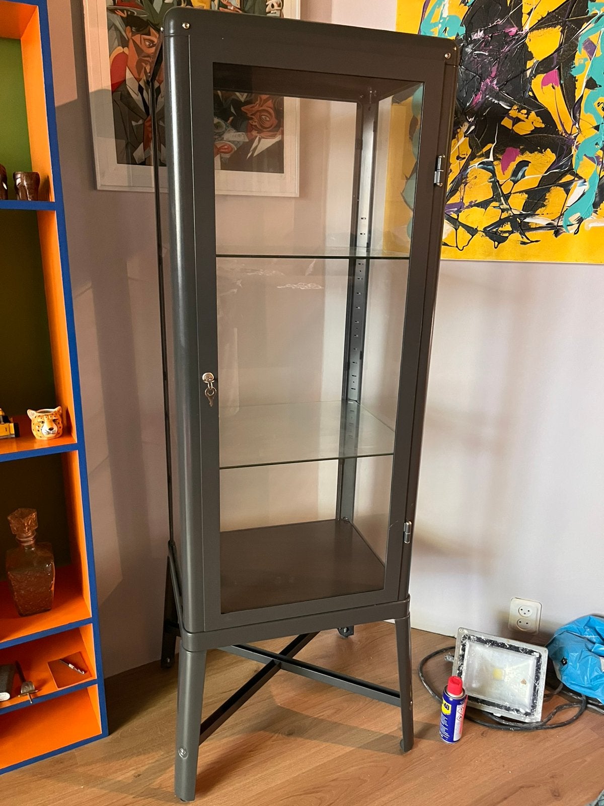 Vitrine kast, Huis en Inrichting, Kasten | Vitrinekasten, Ophalen, Zo goed als nieuw, 25 tot 50 cm