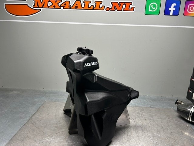 Acerbis 12 Ltr Tank Husqvarna FC 2016 - 2018 FE 2017 - 2019, Italie, Gebruikt, Info@acerbis.com, Acerbis