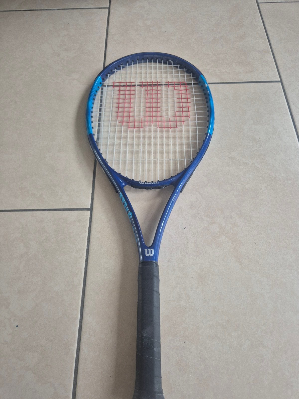 Wilson Ultra Tennisracket - Blauw, Goede Staat, Sport en Fitness, Ophalen of Verzenden, Gebruikt, Racket, Wilson