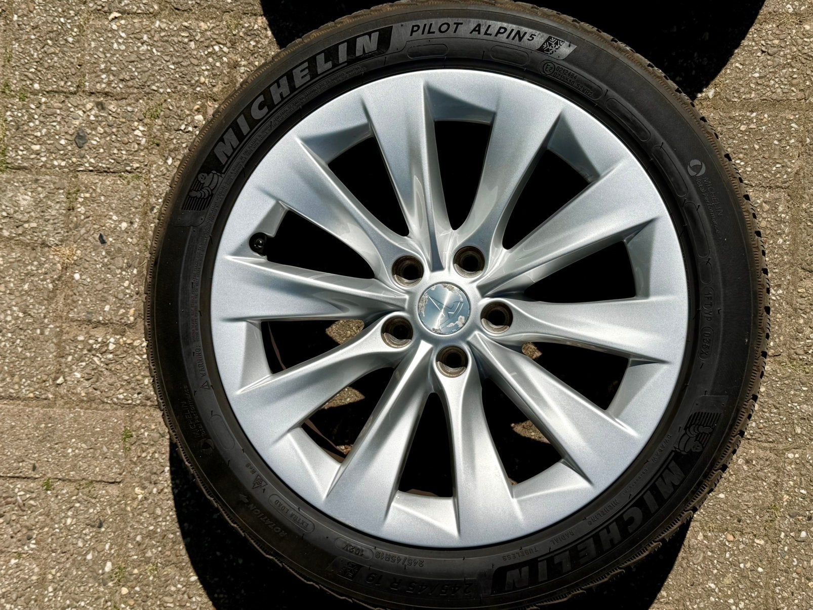 Tesla model S winterbanden velgen set origineel Tesla, 19 inch, Banden en Velgen, Personenwagen, Gebruikt