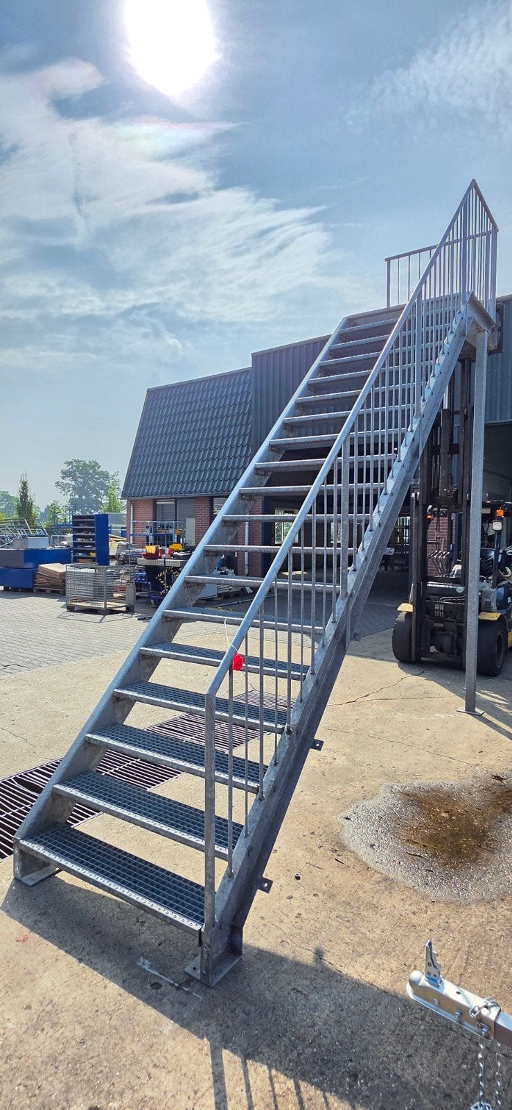 stalen trap met bordes gegalv. hoog 3,8mtr. nor137, Ophalen, Zo goed als nieuw, 2 tot 4 meter