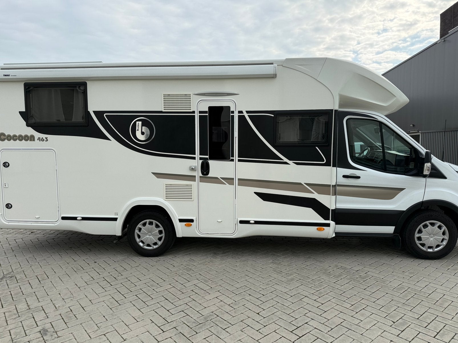 Benimar Cocoon 463 Lengte bedden 06/2020 Nwst 22445 km, Caravans en Kamperen, Ringverwarming, Ford, 7 tot 8 meter, Bedrijf