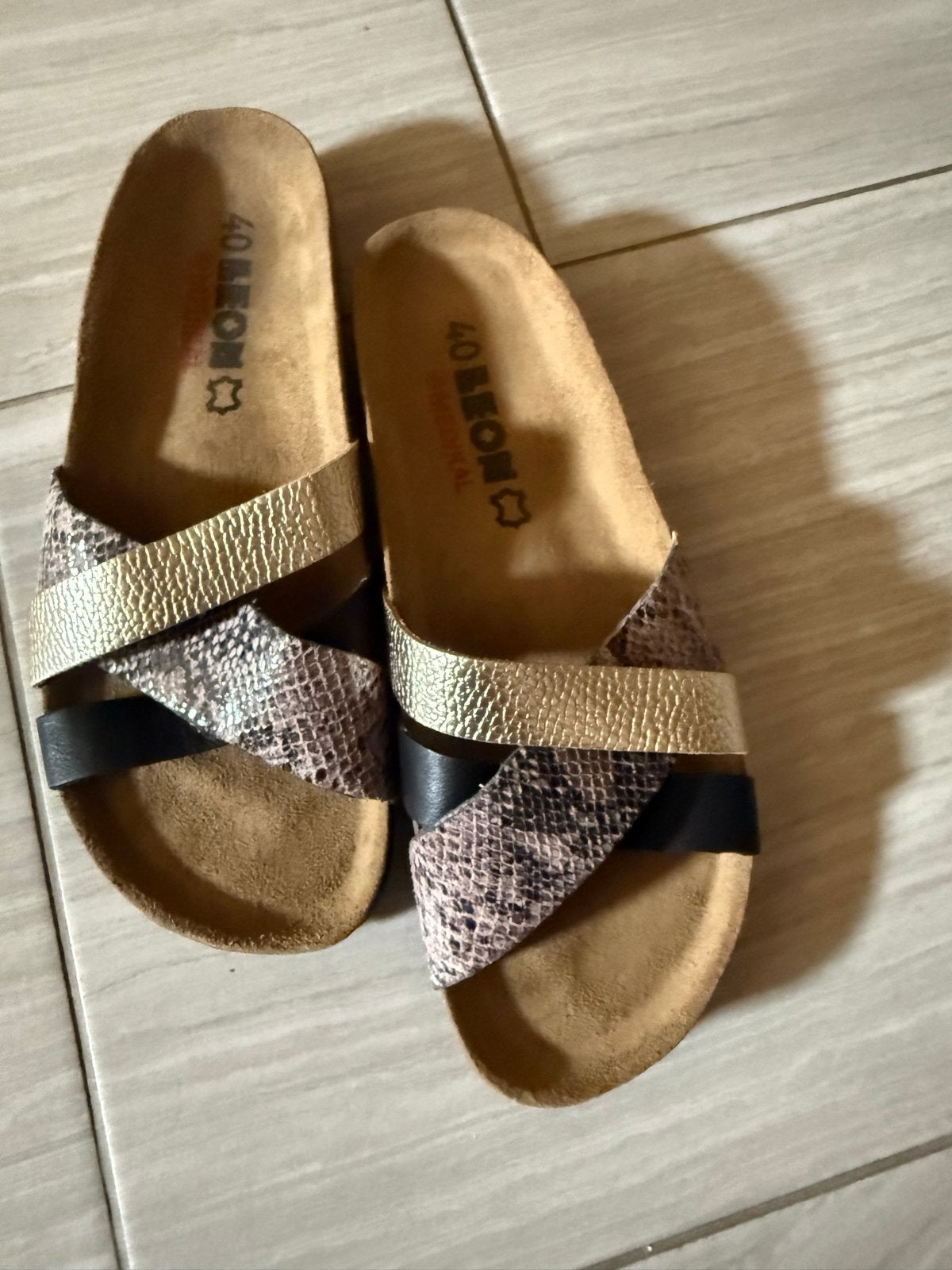 Leon Medikal slippers maat 40, Kleding | Dames, Schoenen, Ophalen of Verzenden, Zo goed als nieuw, Overige kleuren, Slippers