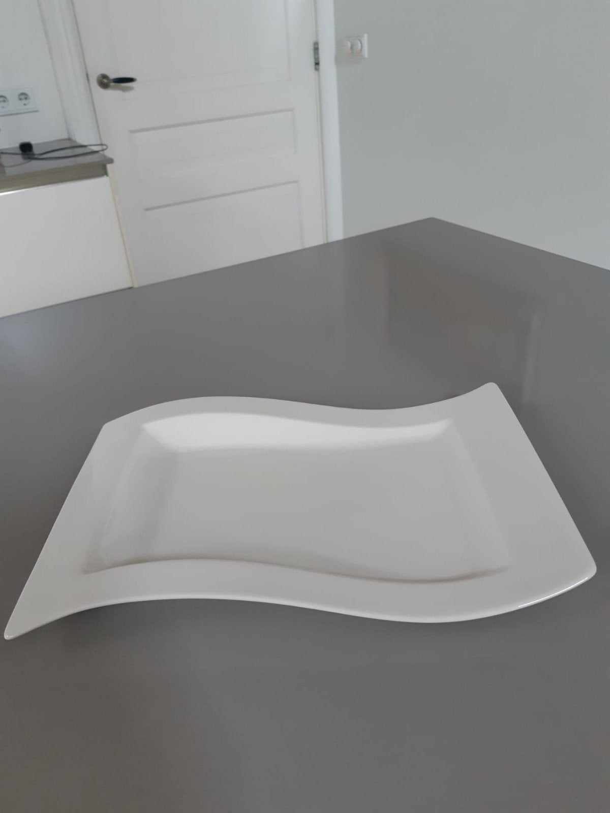 Schaal, dinerbord Villeroy en Boch New Wave, Ophalen of Verzenden, Overige stijlen, Porselein, Schaal of Schalen