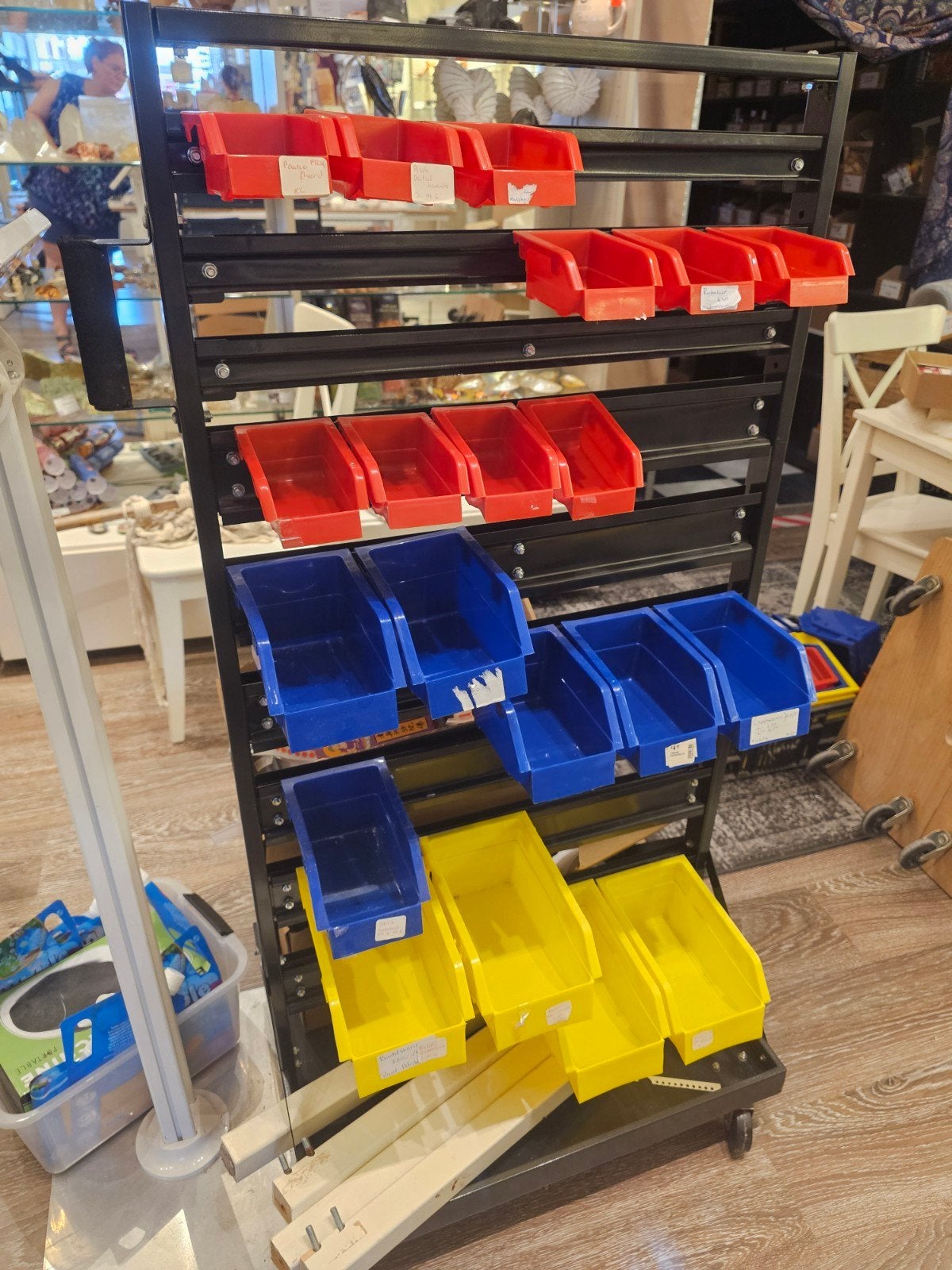 Dubbelzijdige Stellingkast met Vakkenbakjes, Ophalen