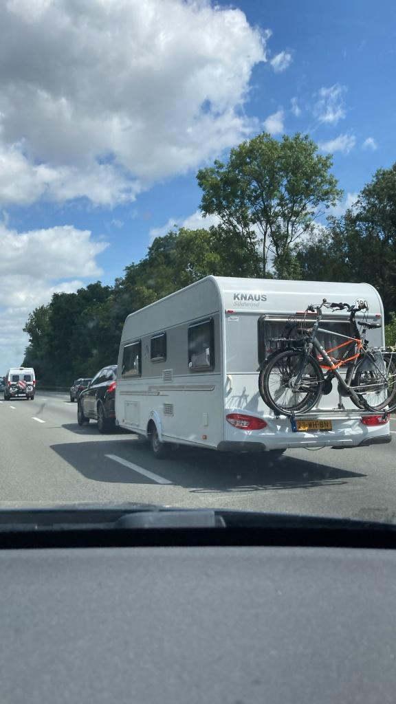 Complete Caravan Knaus Südwind 500 FU(mover, fietsendrager), Caravans en Kamperen, Caravans, Particulier, tot en met 4, 1000 - 1250 kg