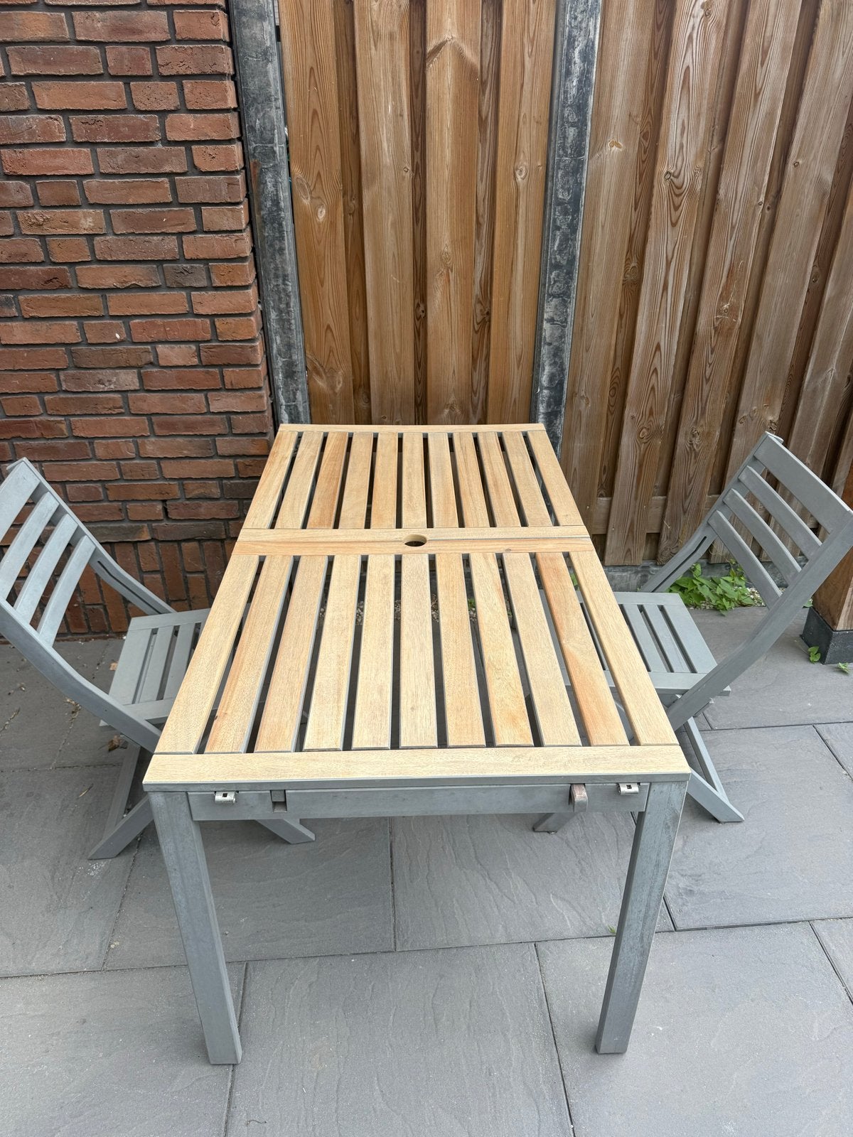 Ikea Applaro tuintafel met 2 stoelen - deels geschuurd, Ophalen, Gebruikt, Eettafel, Meer dan 8 zitplaatsen