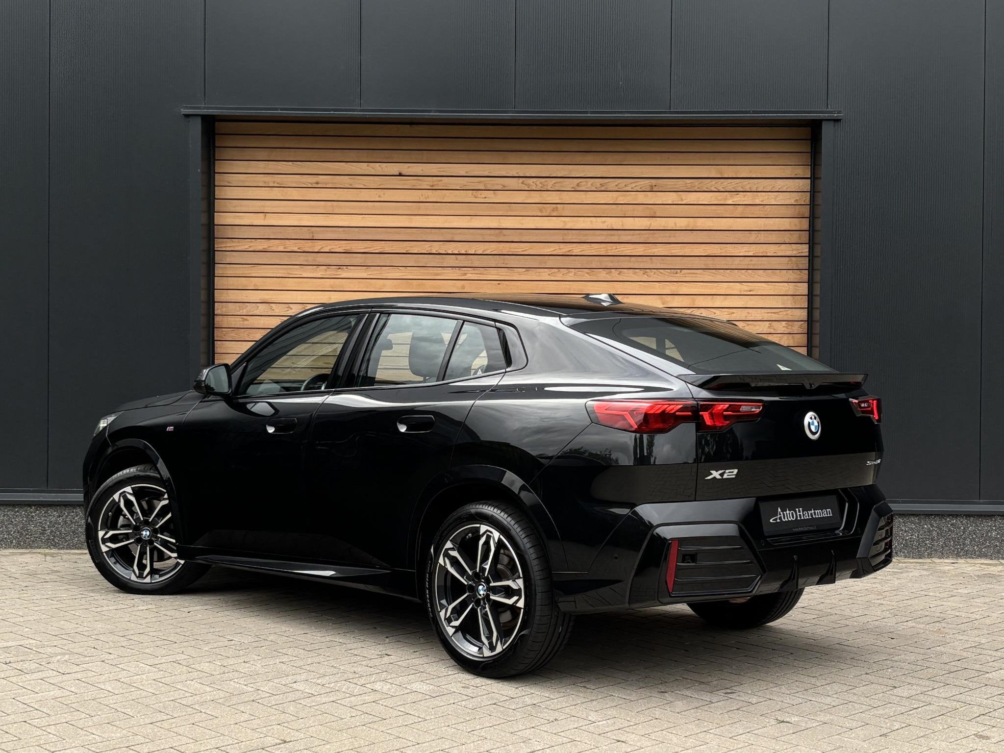 BMW X2 sDrive20i M-Sport Launch Edition ALCANTARA | CAMERA |, Auto's, Dealer onderhouden, Gebruikt, Zwart, 1545 kg