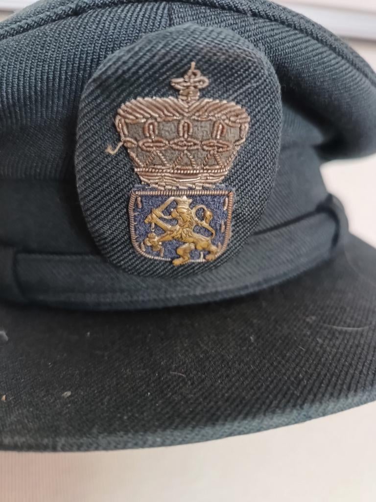 Vier douane petten verschillende spelden voorop, Ophalen of Verzenden, Landmacht, Nederland, Embleem of Badge