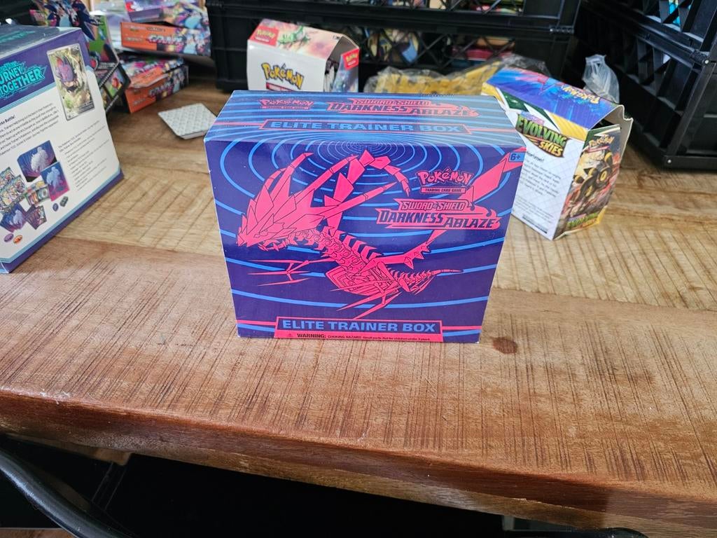 Pokémon Darkness Ablaze Elite Trainer Box - Nieuw, Ophalen of Verzenden, Nieuw, Booster, Foil