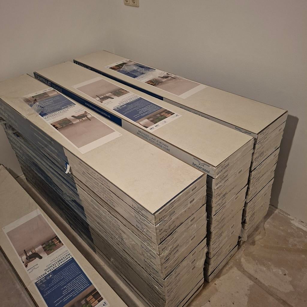 Bruynzeel Laminaat Gewoon Grijs,  90m², Huis en Inrichting, Ophalen, 75 m² of meer, Nieuw, Grijs
