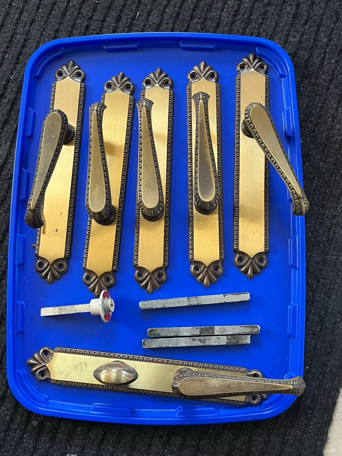set vintage/antieke messing deurklinken op schild, Ophalen of Verzenden, Zo goed als nieuw, Koper of Messing, Klink of Kruk
