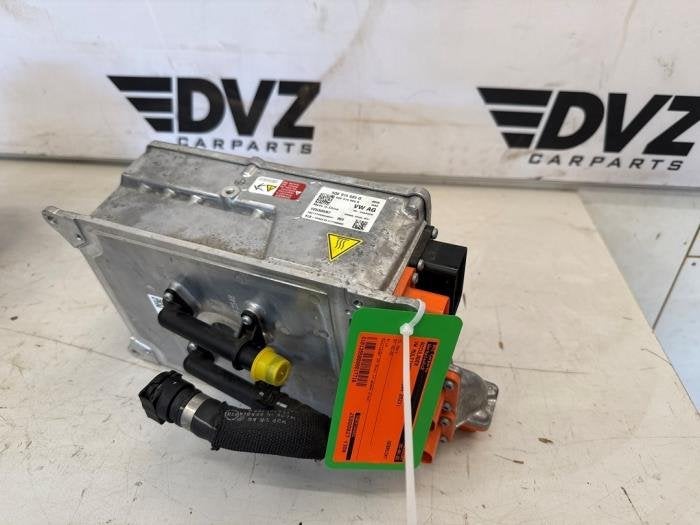 Acculader van een Volkswagen Multivan T7, Gebruikt, -, Volkswagen, -