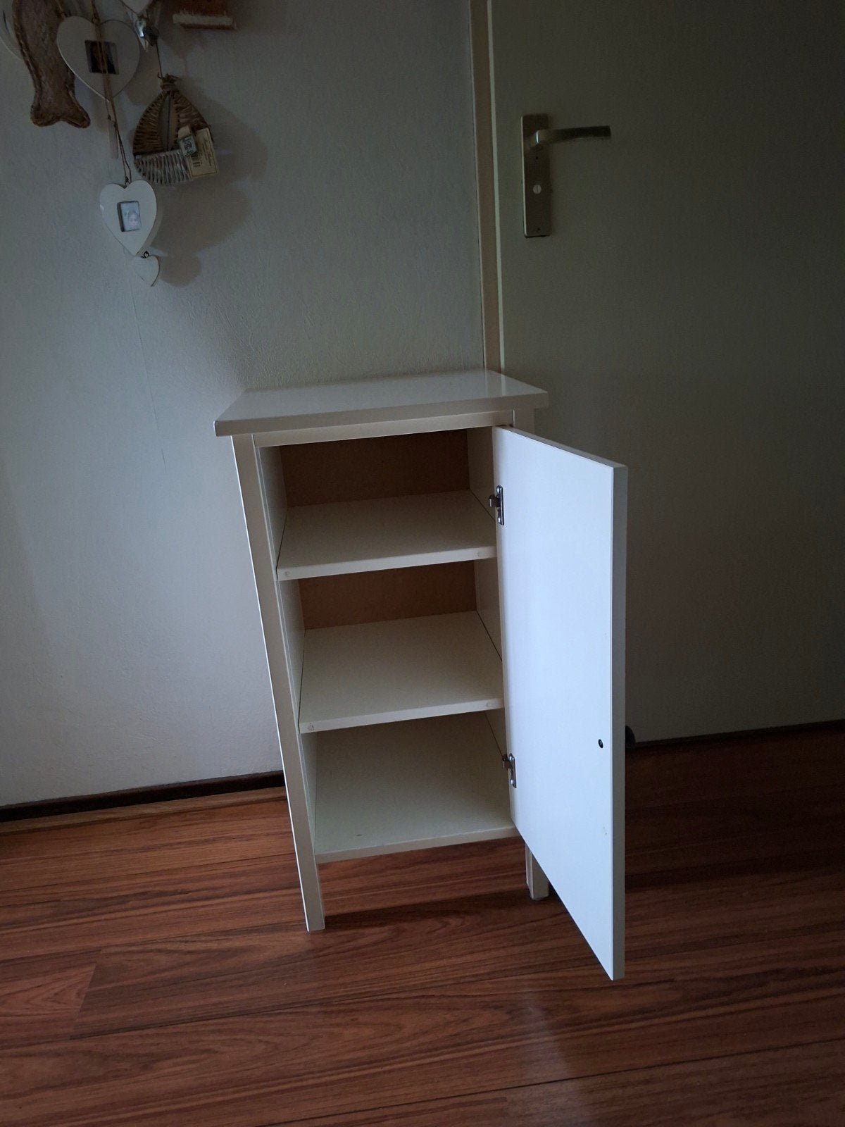 Foto 3 van Wit nachtkastje/bijzettafel wit van ikeamet opbergruimte