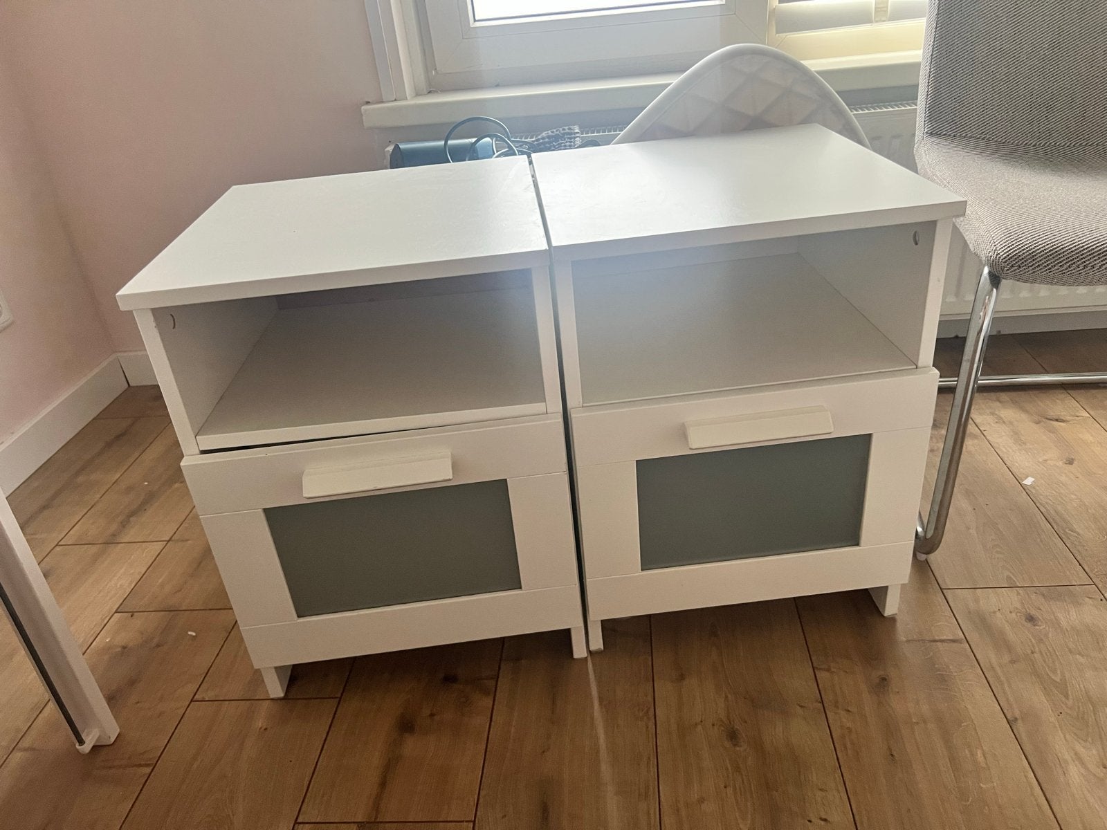 2x Witte Brimnes nachtkastjes met lade en open vak, Ophalen, Gebruikt, Minder dan 45 cm, Minder dan 55 cm