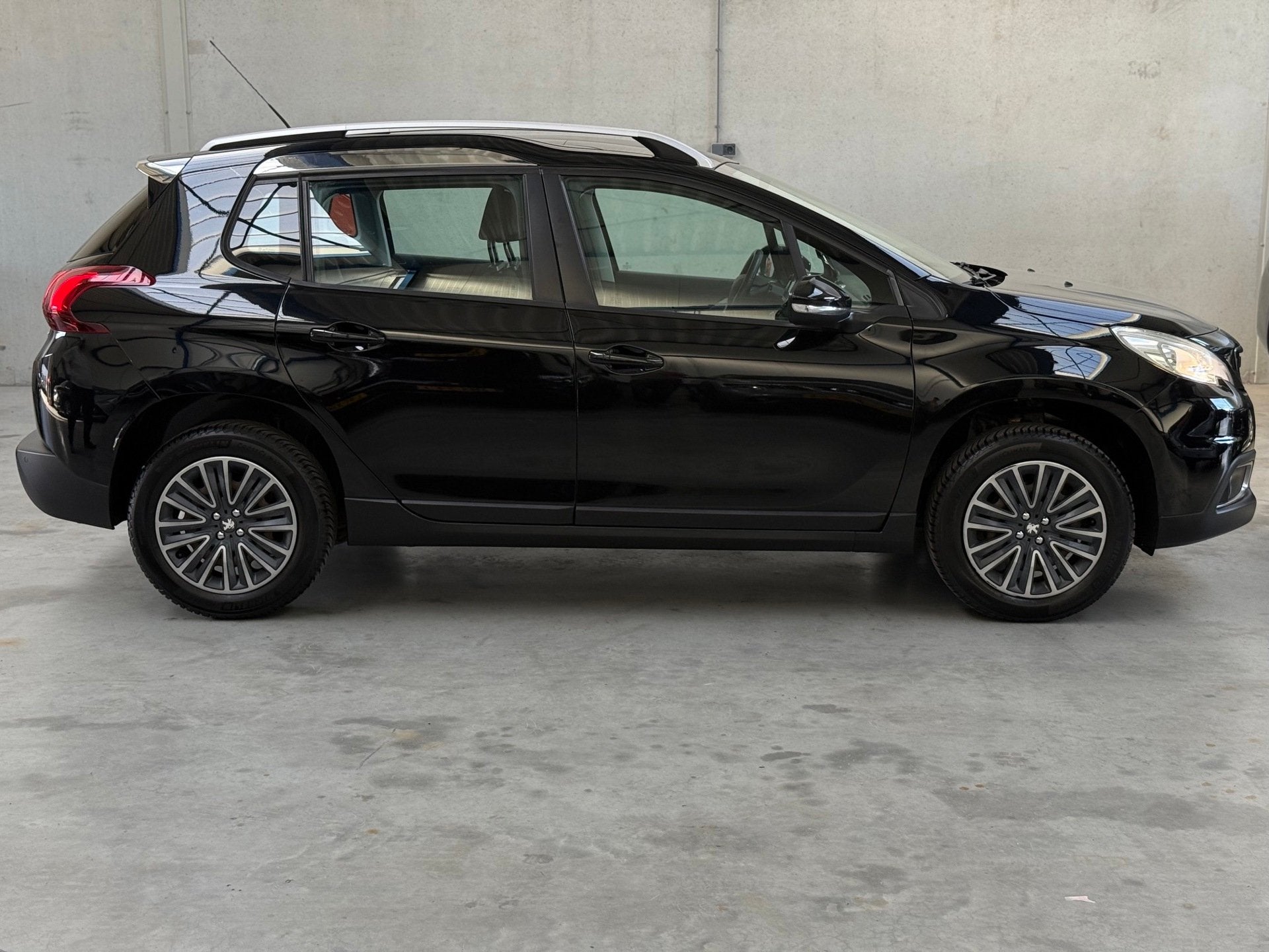 Foto 8 van Peugeot 2008 1.2 PureTech Blue Lion NAP Pano Navi Cruise Zee