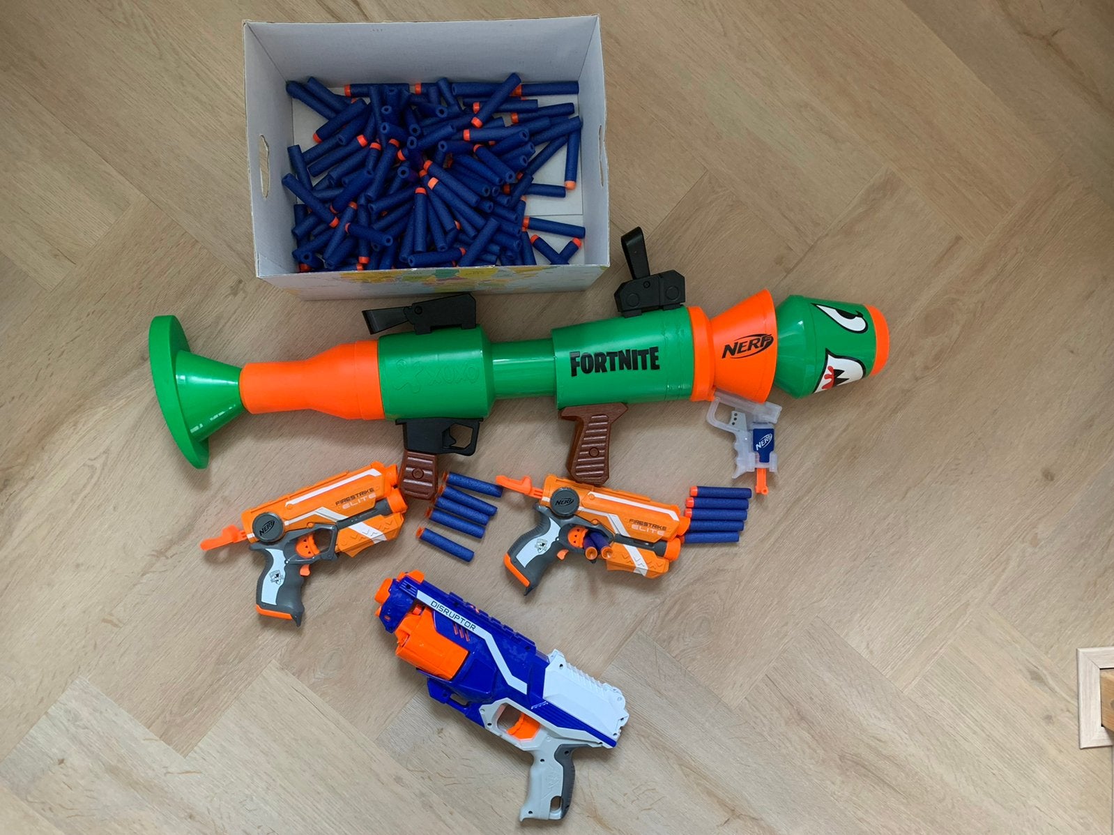 Nerf Fortnite Raketwerper & Blasters met veel pijltjes, Ophalen of Verzenden, Zo goed als nieuw, Jongen of Meisje