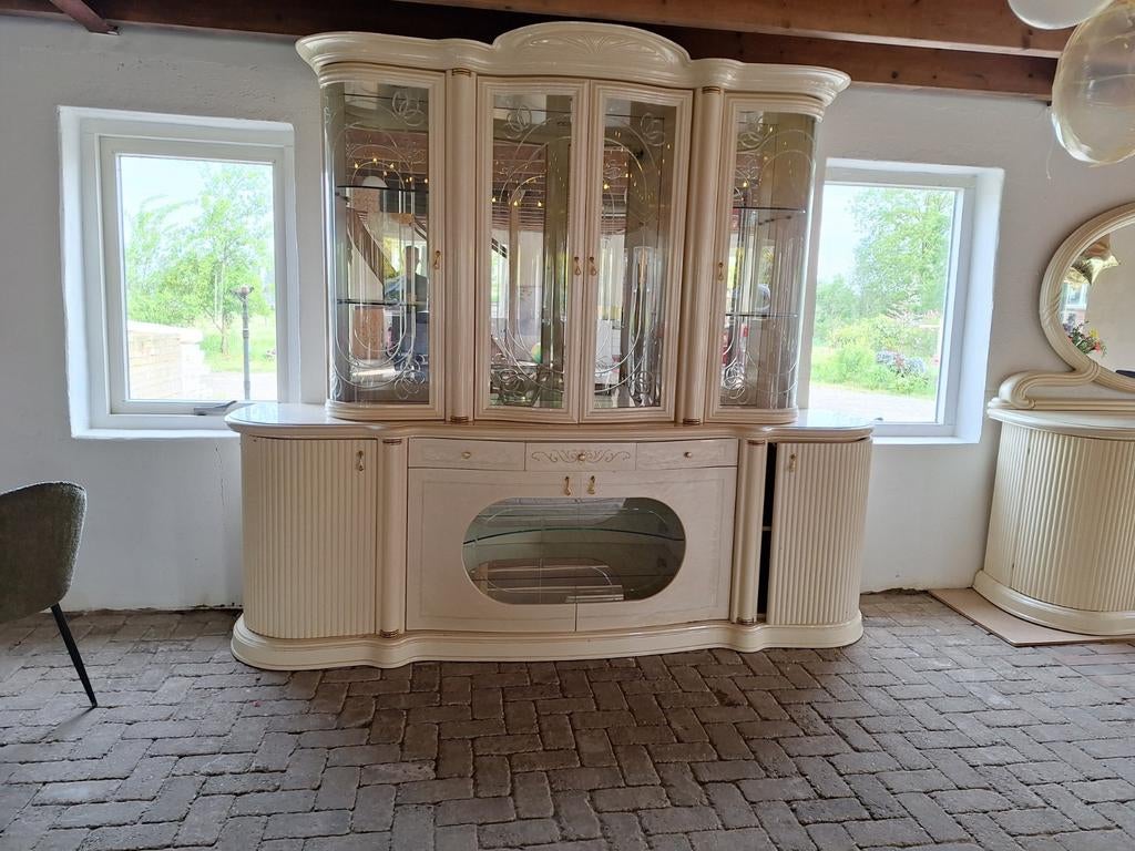 Luxe Crèmekleurige Vitrinekast en Dressoir Set, Ophalen, Zo goed als nieuw