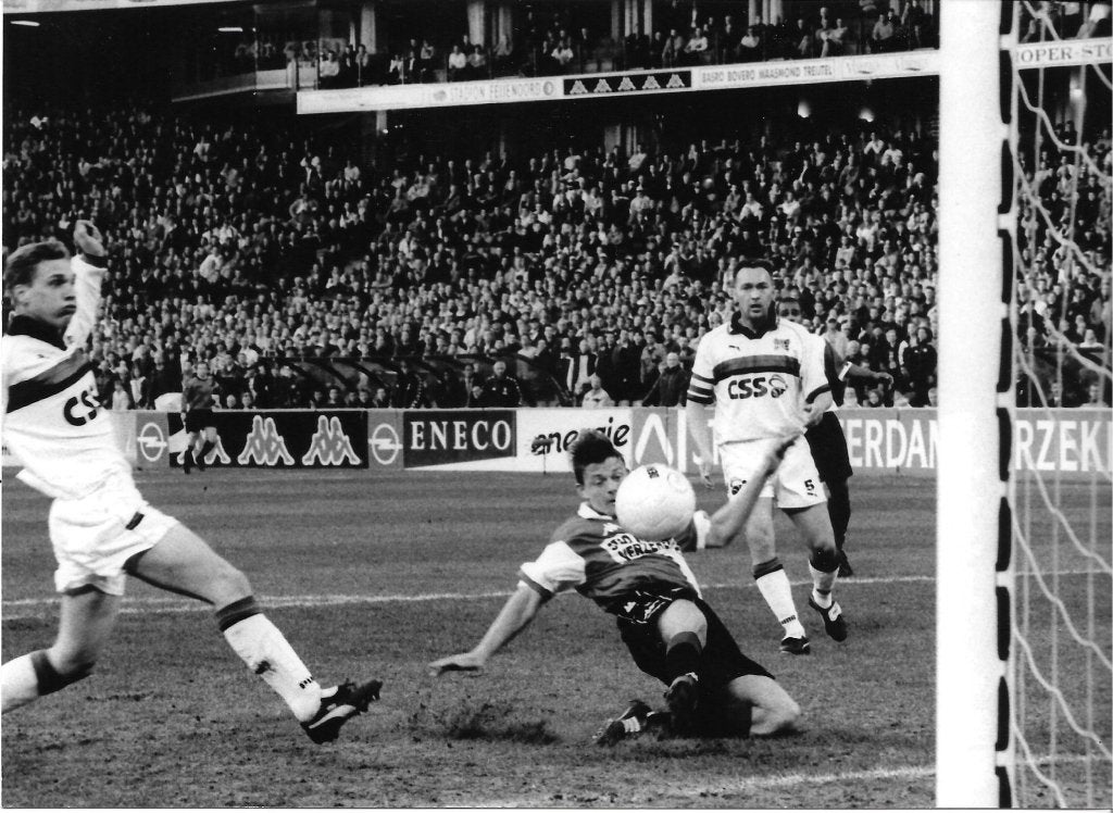 persfoto Piet Bouts 21-04-2001 Feyenoord - NEC 3x, Verzamelen, Sportartikelen en Voetbal, Verzenden, Zo goed als nieuw, Feyenoord