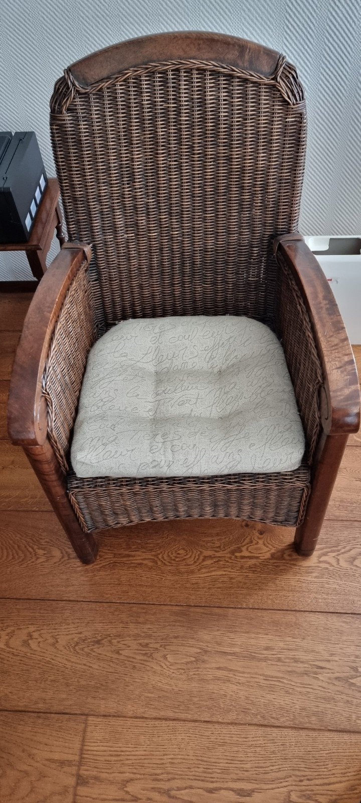 Comfortabele rotan stoel met kussen, Gebruikt, Bruin, Landelijk, Klassiek, Eén