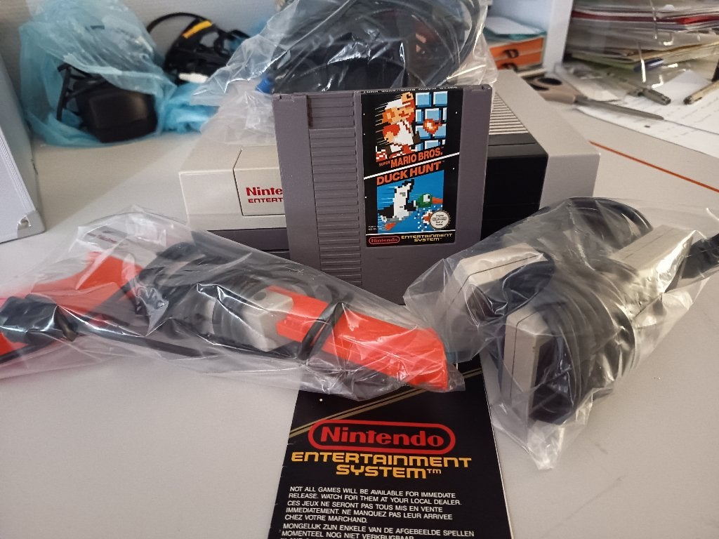 NES console, Ophalen of Verzenden, Gebruikt, Met 2 controllers, Met zapper/pistool