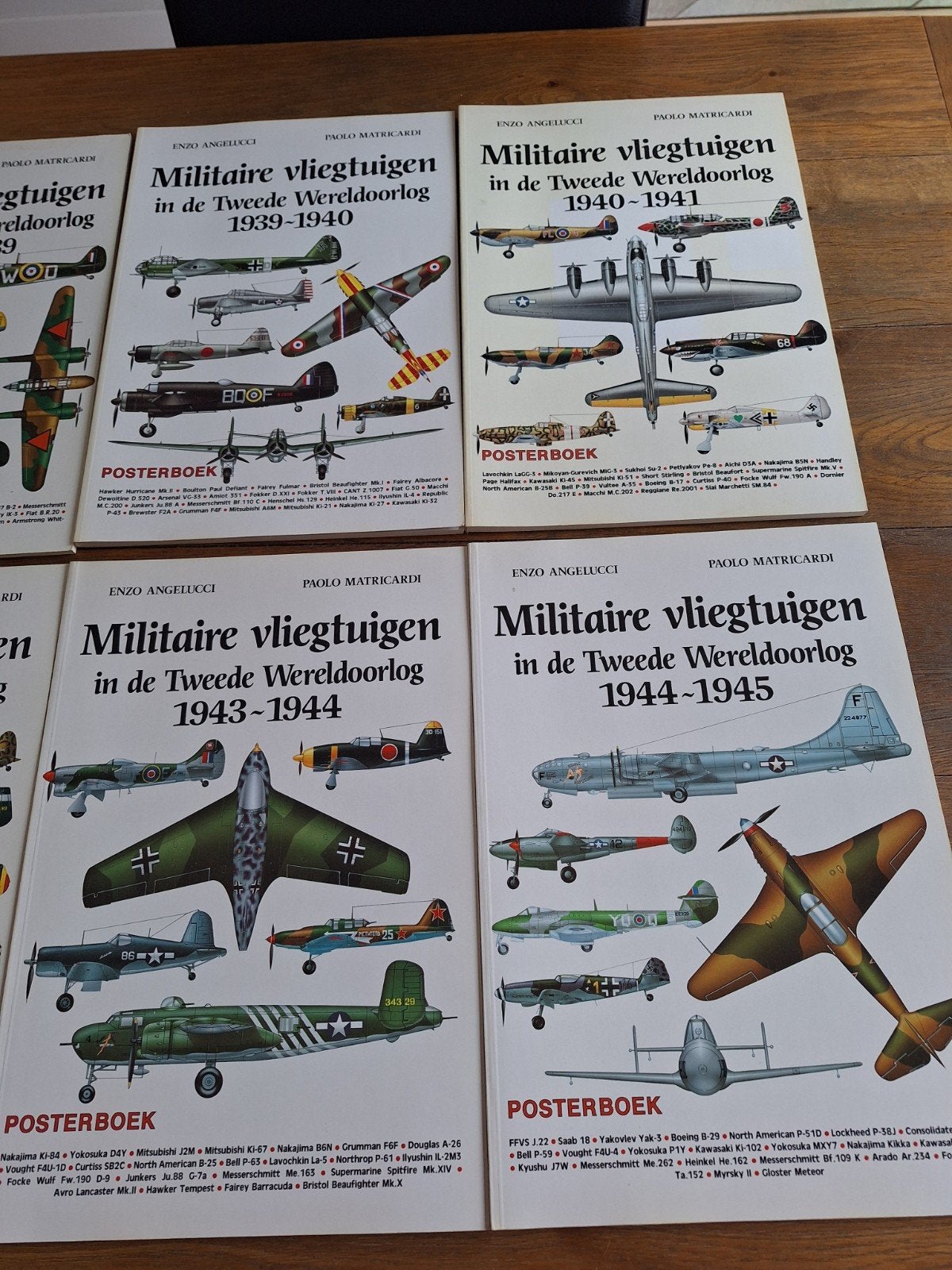 8 posterboeken Militaire vliegtuigen uit de tweede wereldoor, Ophalen of Verzenden, Nederland