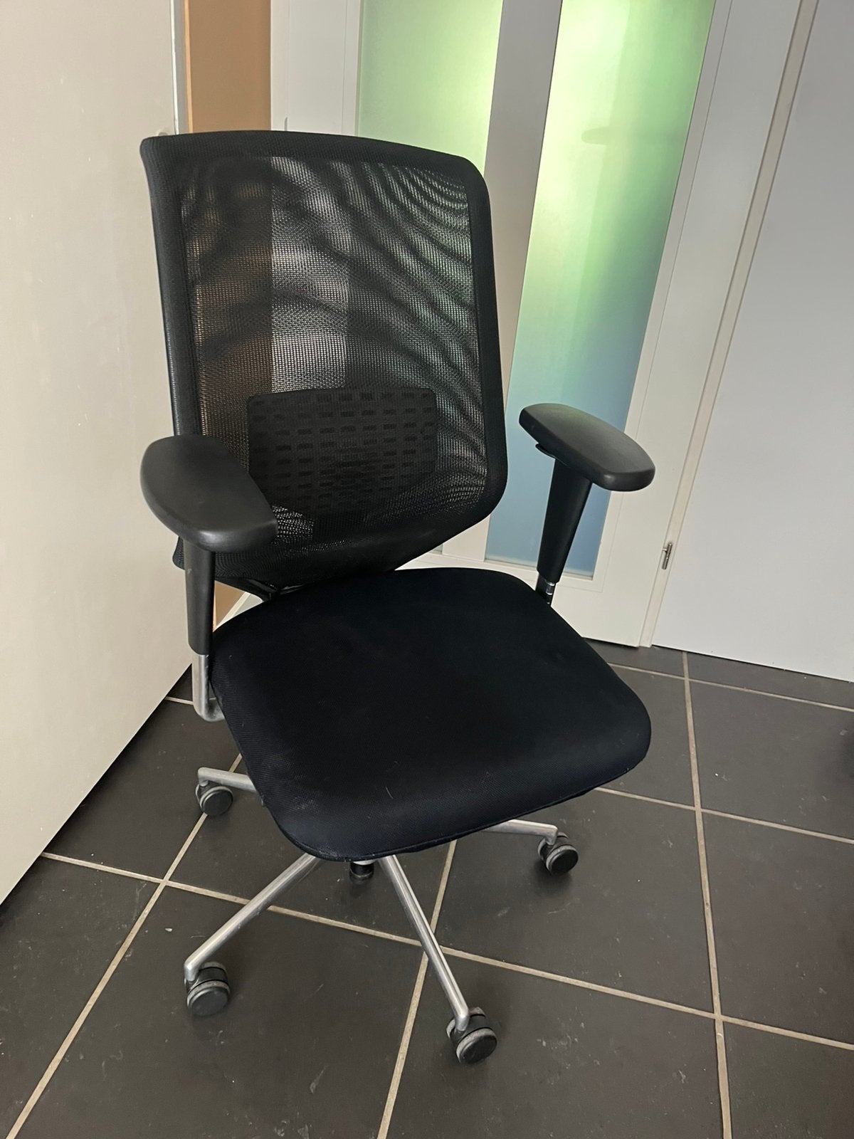 Vitra meda pro design bureaustoel, Ophalen, Zo goed als nieuw, Zwart