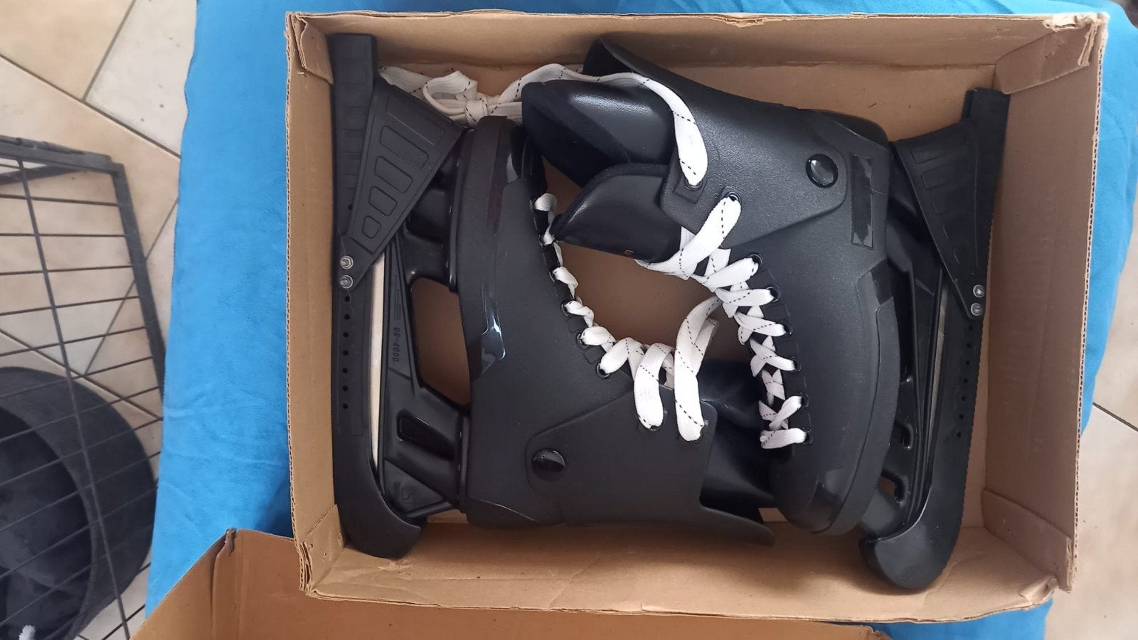 Nieuwe ijshockey schaatsen - Maat 40, Sport en Fitness, IJshockey, Ophalen, Nieuw, Schaatsen
