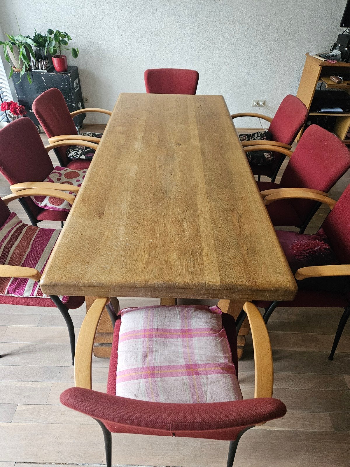 eettafel met 8 stoelen tegen elk aannemelijk bod, Huis en Inrichting, Tafels | Eettafels, Ophalen, Gebruikt, Eikenhout, 200 cm of meer