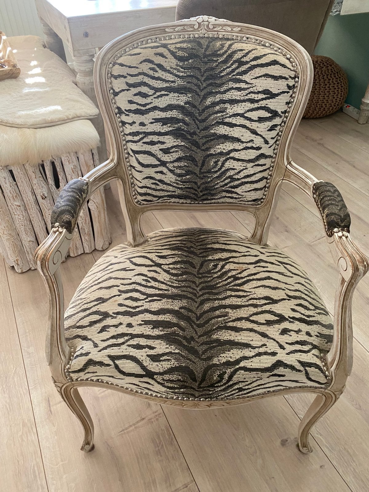 Brocante fauteuil (zebraprint), Ophalen