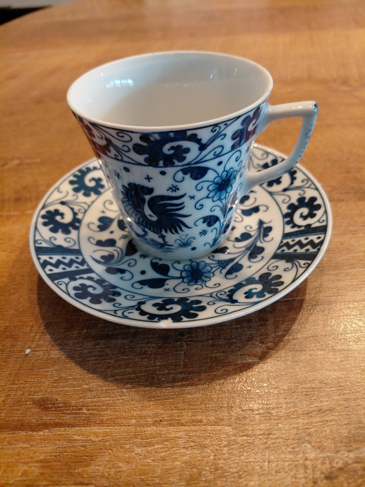 Blauw-witte kop en schotel met drakenmotief, Verzenden