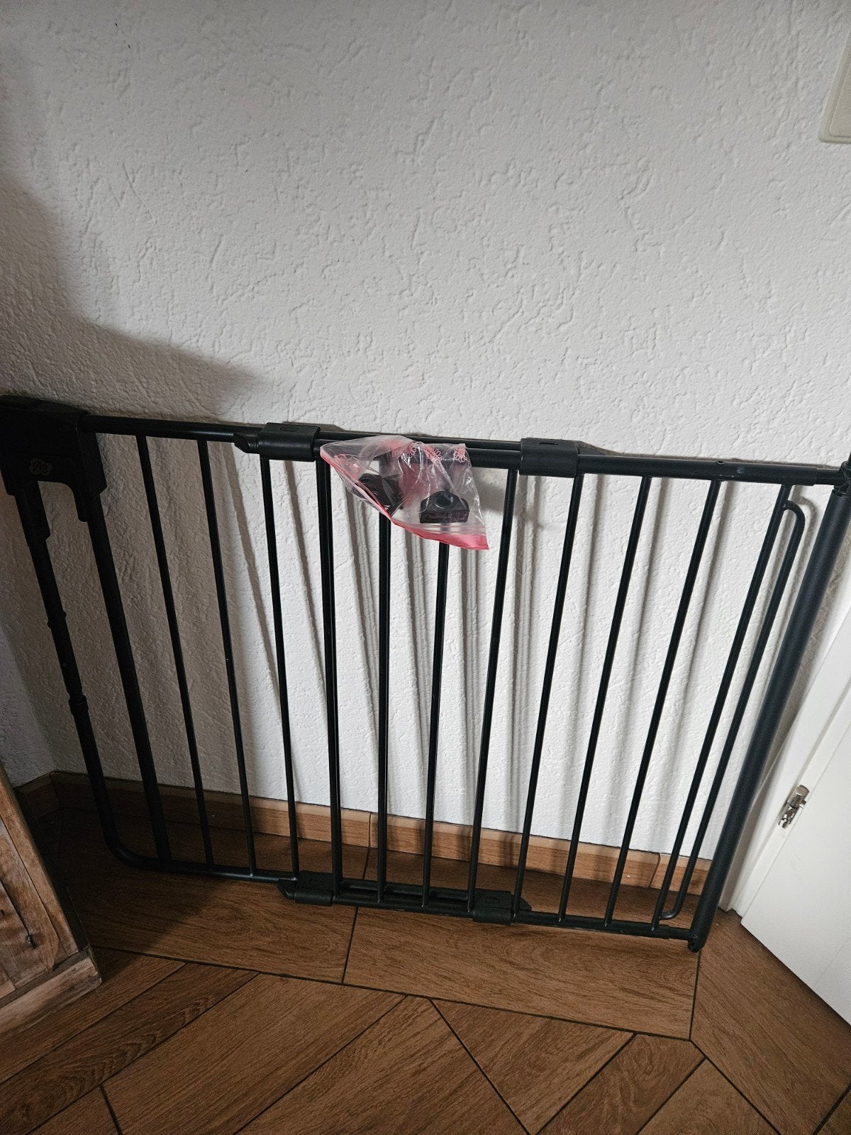 Zwart metalen veiligheidshekje, verstelbaar, Ophalen, Gebruikt, Klemhekje, Metaal of IJzer
