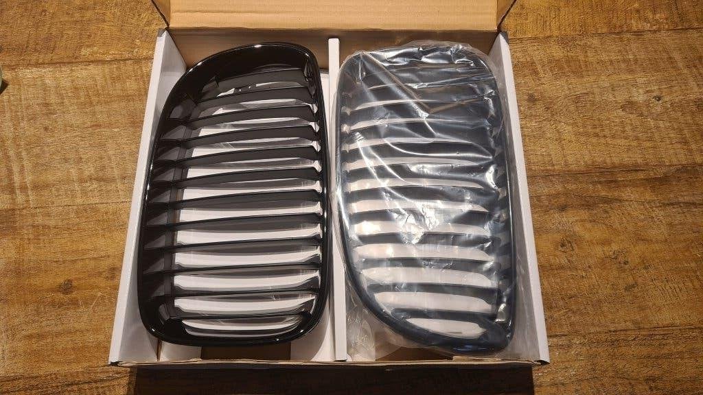 Nieuw - BMW 1 Serie E81 E82 E87 E88 LCI Grill Zwart Set, Ophalen of Verzenden