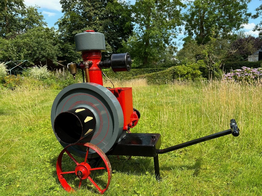 Stationaire motor Bernard type D1 op origineel onderstel, Doe-het-zelf en Verbouw, Motoren, Ophalen, Gebruikt, Benzinemotor, Minder dan 1400 rpm