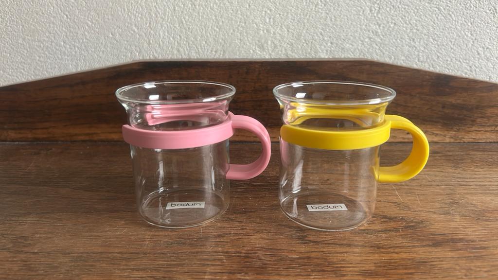 2 Vintage Bodum theeglazen gekleurd handvat, klein p/2:, Glas of Glazen, Ophalen of Verzenden, Overige stijlen, Glas