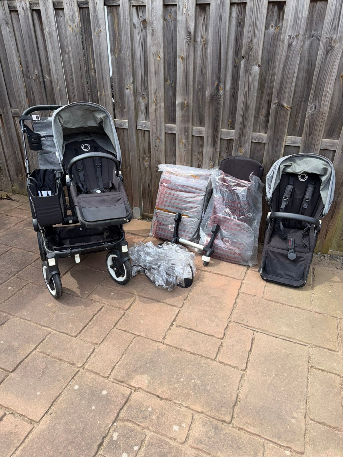 Bugaboo Donkey Duo grijs/zwart met alle accessoires, Ophalen, Zo goed als nieuw, Combiwagen, Duowagen