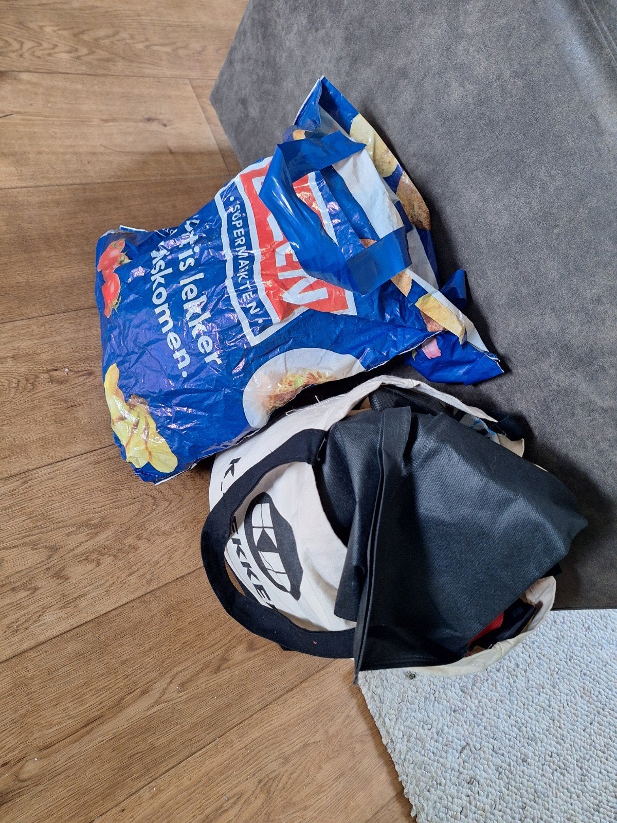 twee gratis tassen vol met tassen plastic en stof, Ophalen, Overige kleuren