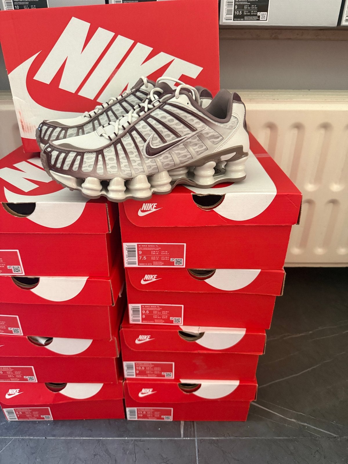 Partij sneakers Nike Shox TL light bone - Nieuw & origineel, Ophalen of Verzenden, Nieuw, Beige, Sneakers of Gympen