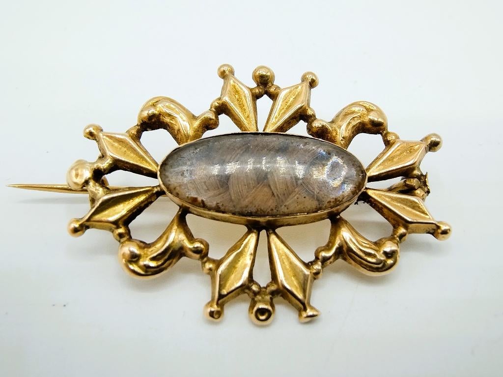 Gouden rouwbroche met haarwerk, 1834, Verzenden, Goud, Broche