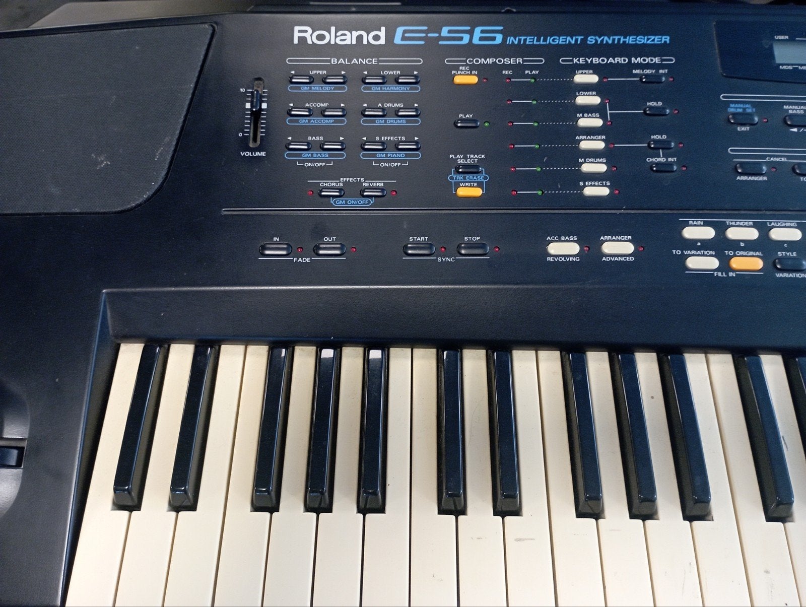 Roland E 56 Keyboard, Muziek en Instrumenten, Keyboards, Ophalen, Roland, Aanslaggevoelig, 61 toetsen