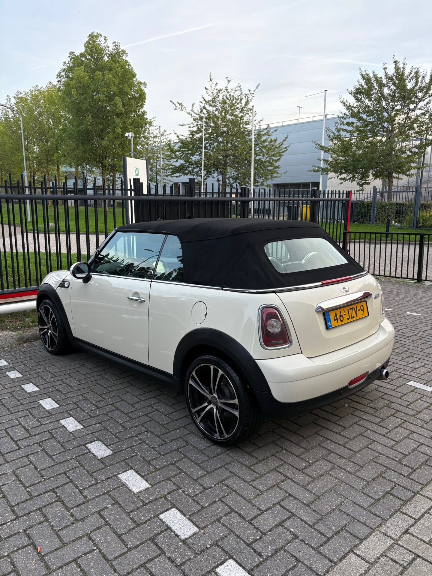 Foto 12 van Mini Cabrio 1.6 Cooper Chili - Cabrio - Cruise - Airco