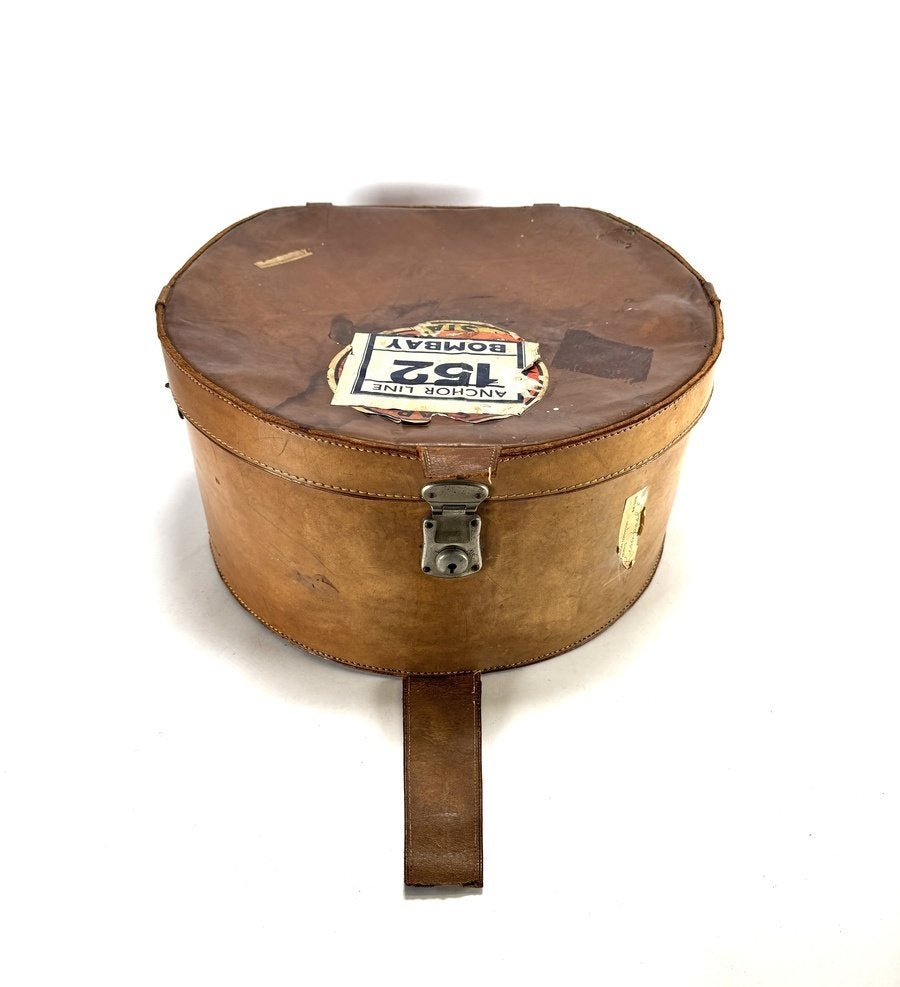 191. Leren hoedendoos met reis labels - Art Deco, ca. 1930, Ophalen