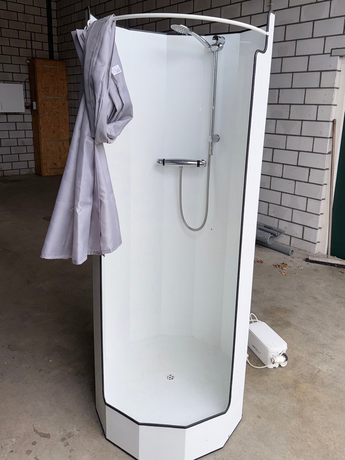 Mobiele douchecabine 79cm breed te huur, Ophalen, Gebruikt, Chroom, Douche