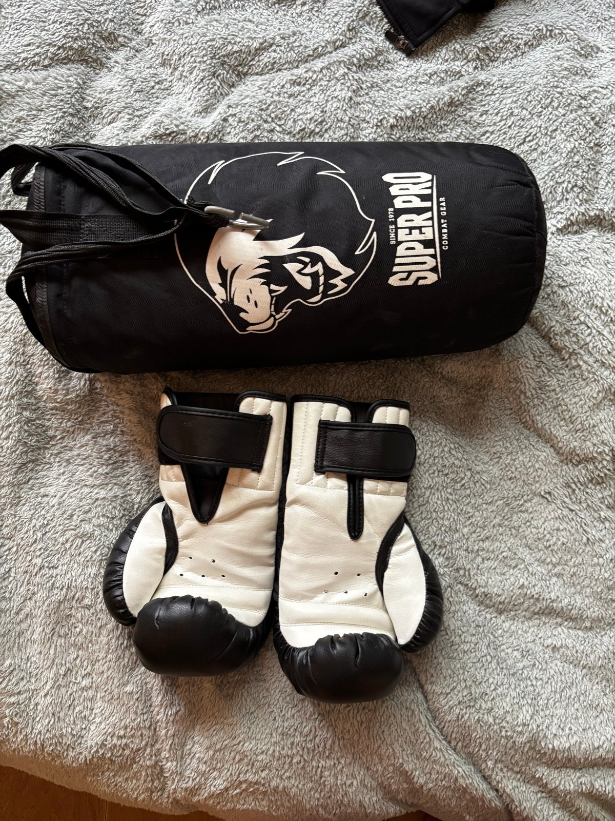 Bokshandschoenen en tas - Super Pro Combat Gear, Ophalen of Verzenden, Zo goed als nieuw, Overige