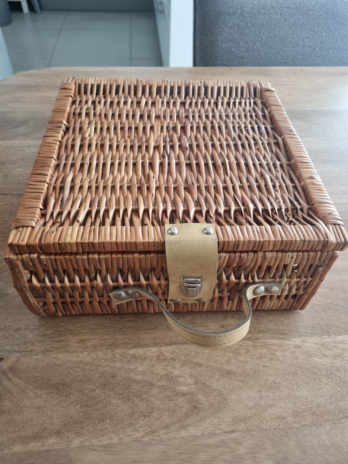Decoratieve rieten koffertje/mandje, Ophalen, Gebruikt, Mand, Vierkant