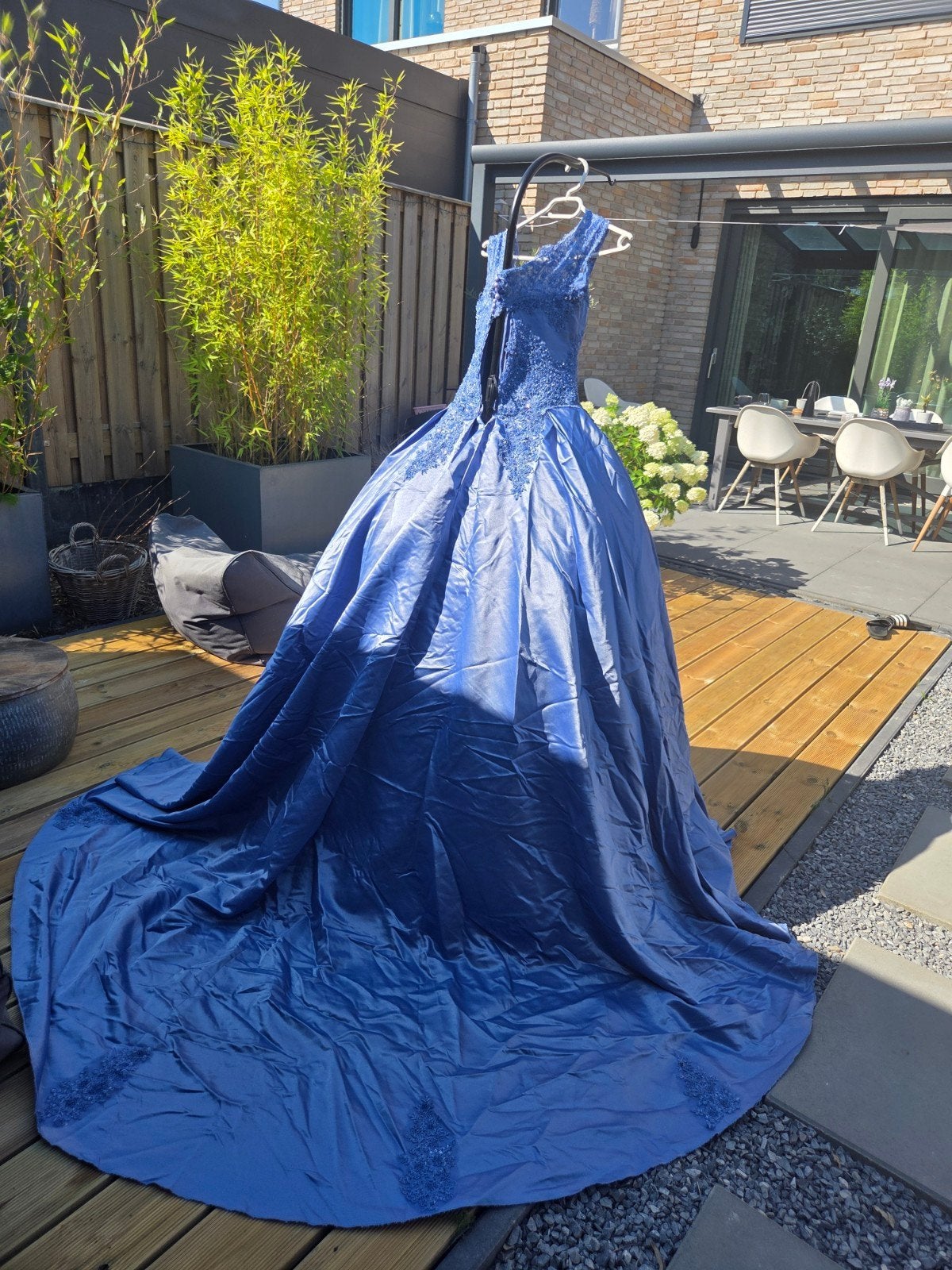 Prachtige blauwe galajurk met kant en sleep, Kleding | Dames, Gelegenheidskleding, Maat 38/40 (M), Galajurk, Blauw, Ophalen of Verzenden