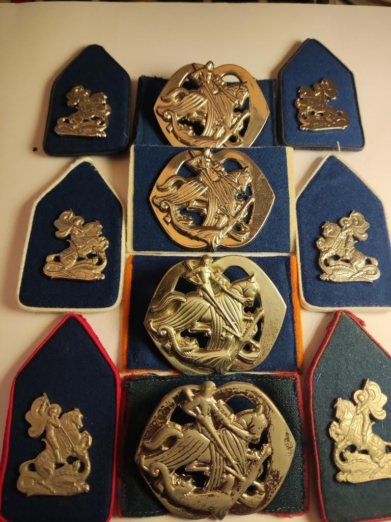 Package deal Cavalerie, vier regimenten., Verzamelen, Ophalen of Verzenden, Landmacht, Nederland, Embleem of Badge