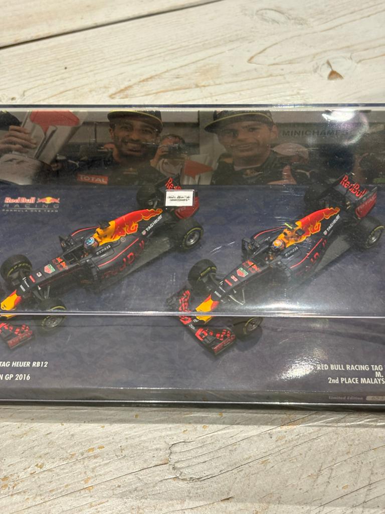 Minichamps Red Bull RB12 Verstappen & Ricciardo 1:43, Ophalen of Verzenden, Nieuw, Auto, MiniChamps
