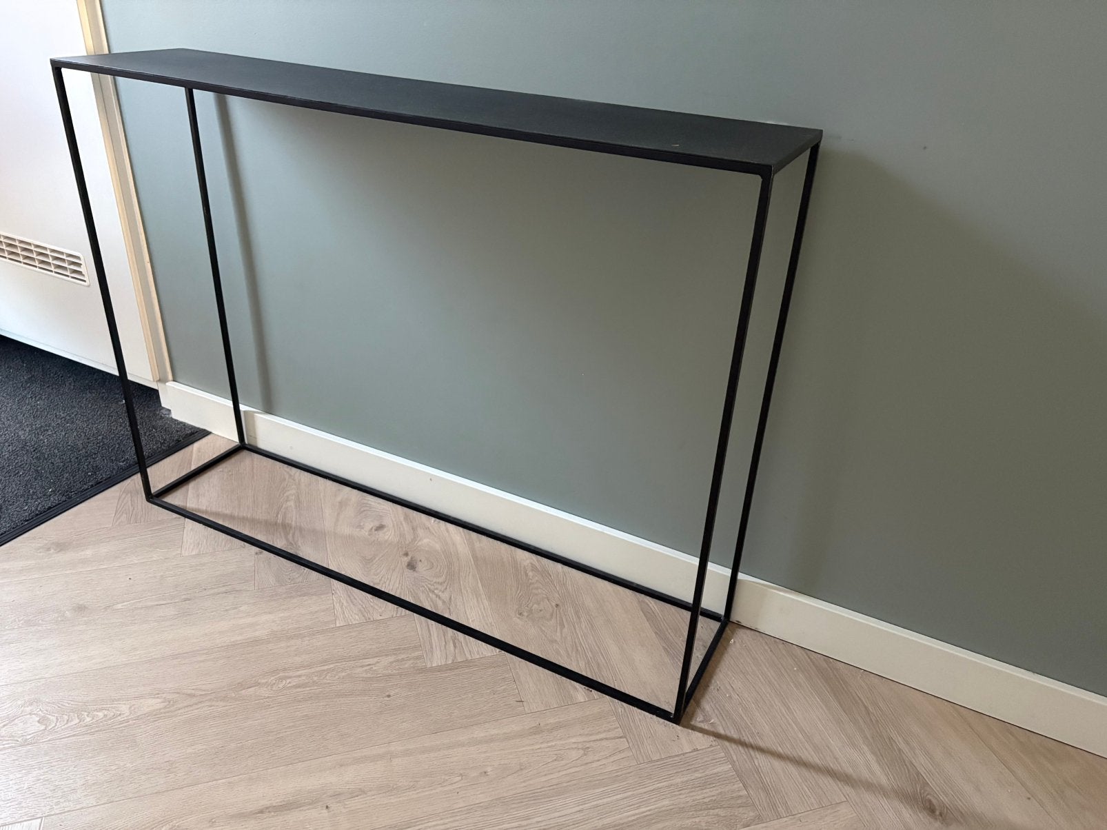 Sidetable smal zwart, Ophalen, 100 tot 150 cm, Zo goed als nieuw, 25 tot 50 cm