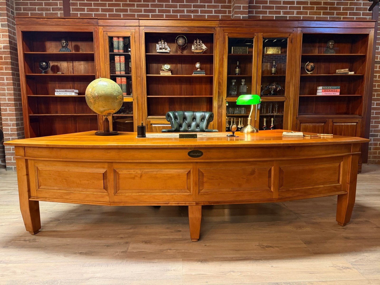 Exclusief Massief Hardhouten Directiebureau |Niermodel, Ophalen, Hout, Info@chesterfieldjunkie.nl, Zo goed als nieuw